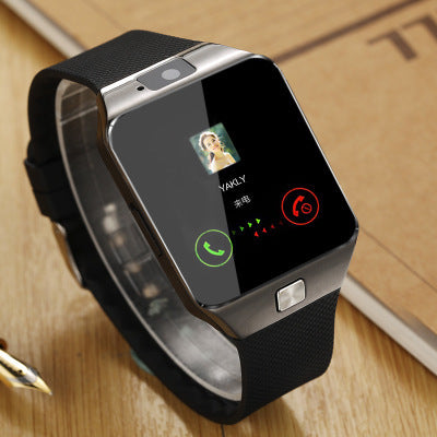 Smartwatch Multifungsi menunjang gaya hidup aktif dan sehat