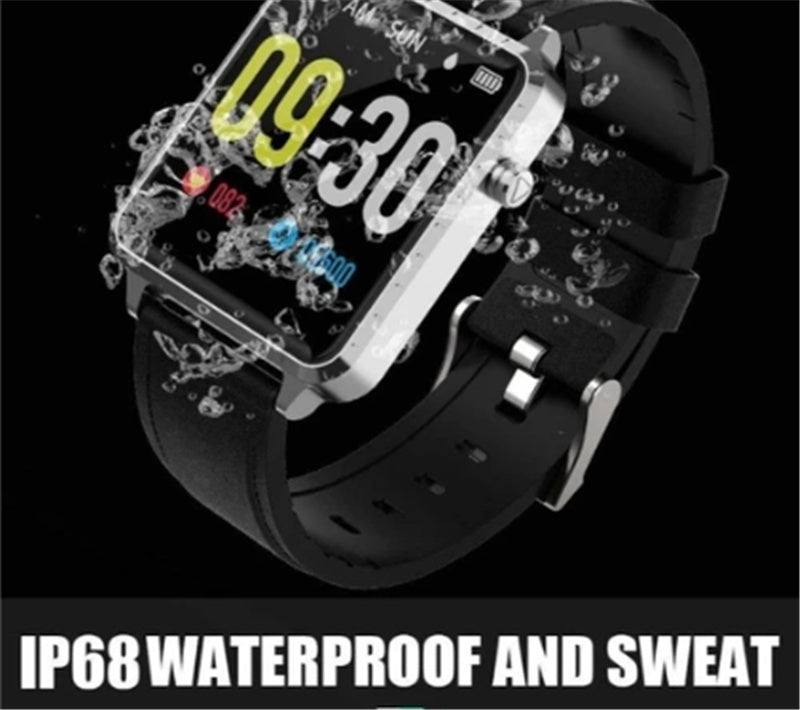 Smartwatch pria desain sporty tahan air IP68
